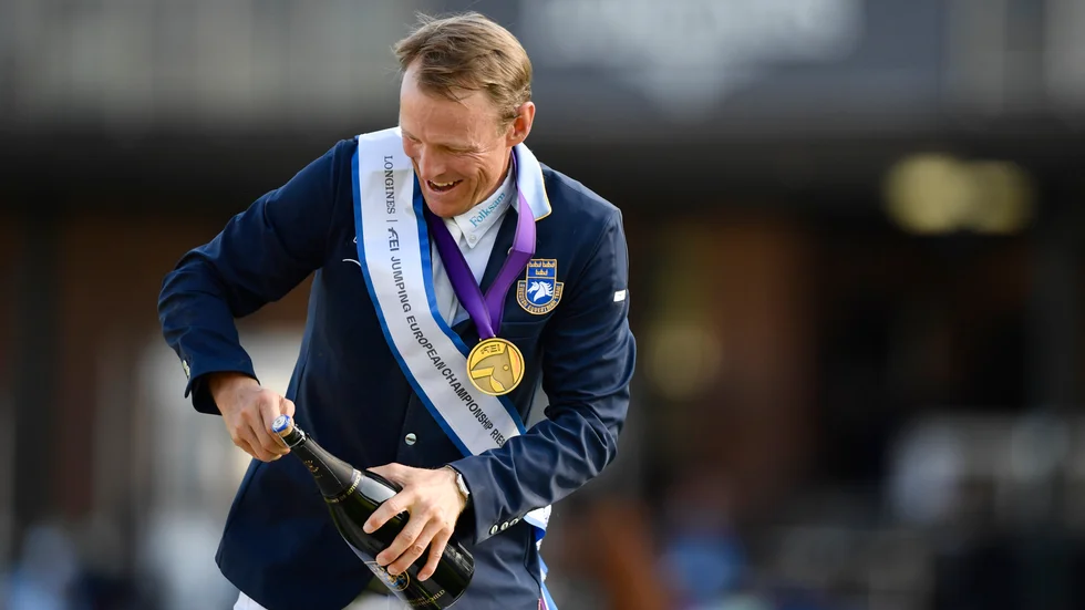 Peder Fredricson korkar upp efter EM-bronset i september. På lördag kan det bli nytt firande. Fredricson leder Global Champions Tour inför den sista deltävlingen i Samorin, Slovakien.