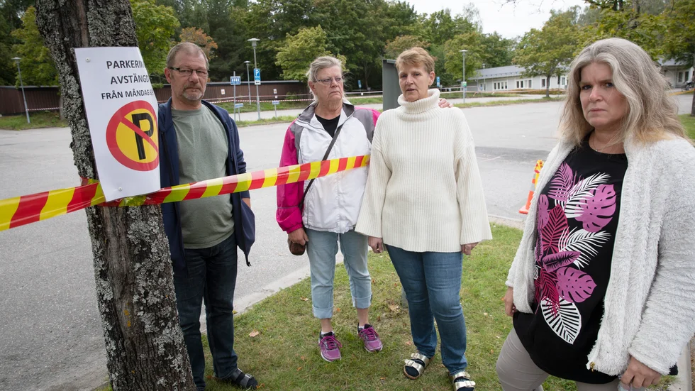 Johnny Åberg, Inger Gustavsson, Elisabeth Karlsson och Carina Holgersson är boende på Mariebergsvägen där parkeringsplatsen är stängd för upprustning.