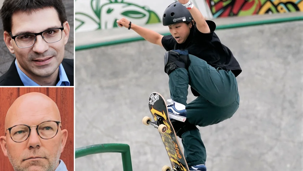 "Under sommaren har några skate-ramper satts upp som en del av den satsning på spontanidrott som görs i år. Det är långt ifrån likvärdigt med en skatepark men fungerar som en testballong för att se hur stor intresset är bland ungdomar i vår kommun", svarar politikerna på kritiken.