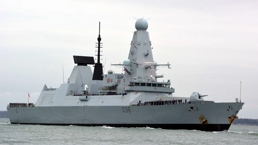 Arkivbild på jagaren HMS Defender.