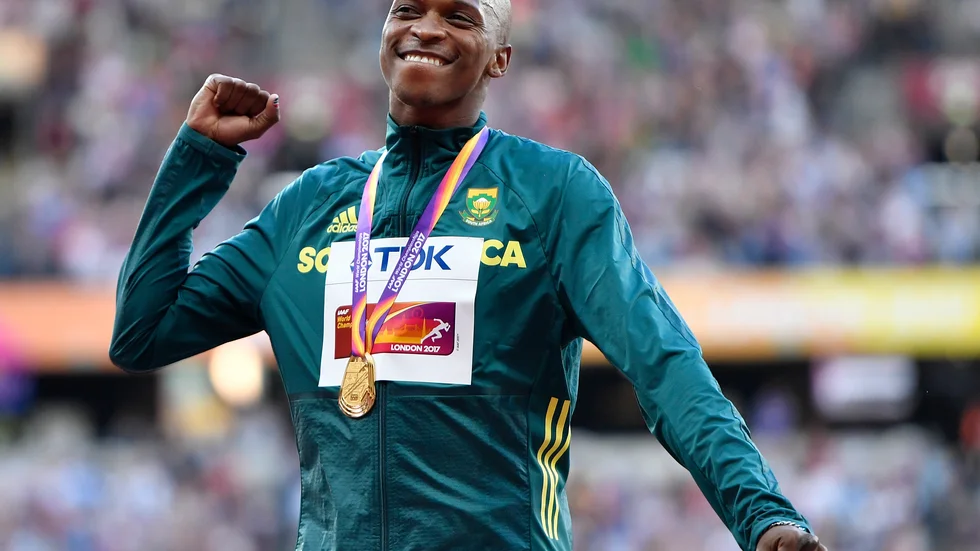 Luvo Manyonga med VM-guldet 2017. Arkivbild.