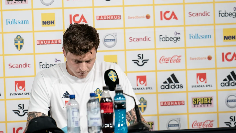 Det blev en känsloladdad pressträff för Victor Nilsson Lindelöf när saknaden efter familjen kom på tal.