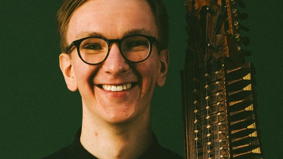 På söndag kommer riksspelmannen Petrus Dillner till Marma kyrka för att uppträda. 
