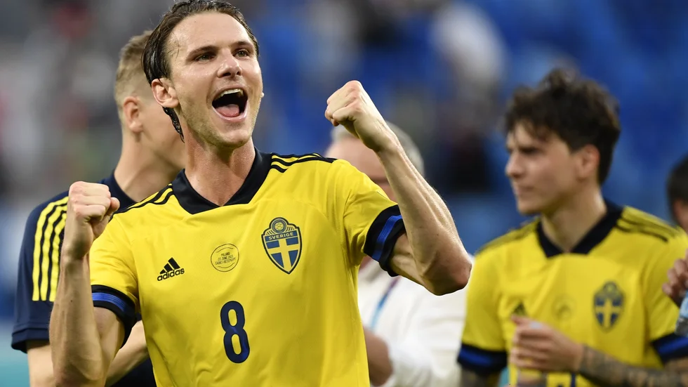 Albin Ekdal ser ut att få vad han kallar för "perfekt fotbollsväder" i Glasgow på tisdag.