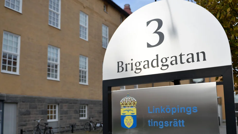 Två Motalabor häktades på onsdagen misstänkta för flera brott efter att ha fört bort en annan man under söndagen.