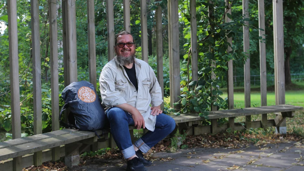 "Det viktiga i mitt fall är att det är icke våld och fredliga metoder man använder sig av" säger Nicklas Adamsson, inför pilgrimsvandringen mot klimatkonferensen i Glasgow.