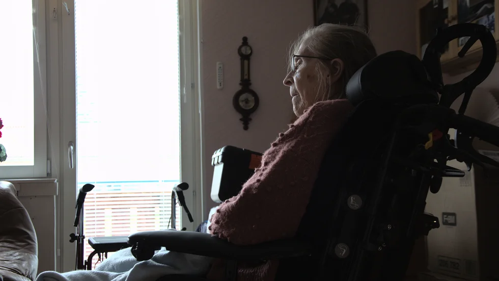 Thora Öjertun fick vänta fem timmar på ambulans, nu svarar regionen att man ska titta på ärendet.