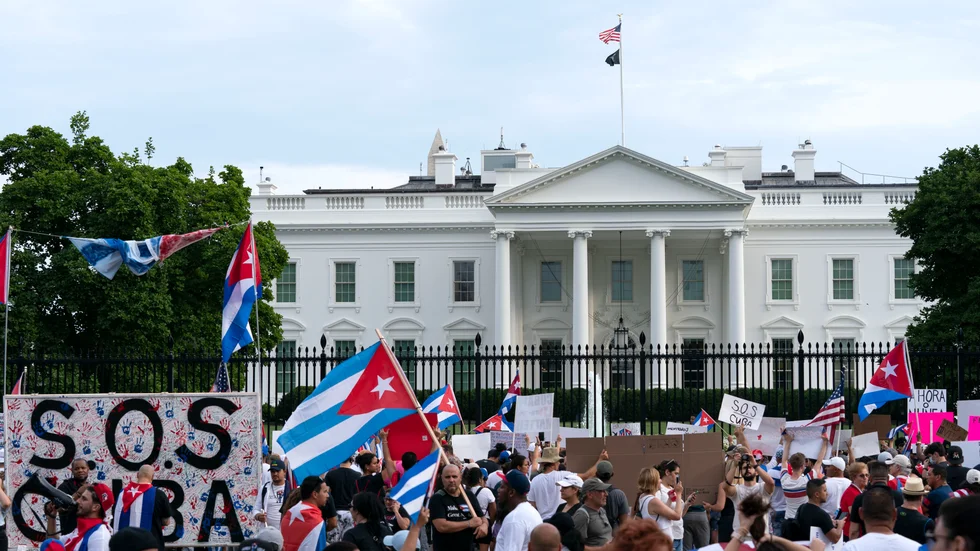 Demonstrationer mot regimen på Kuba utanför Vita huset i Washington den 17 juli.