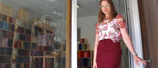 Färgglad förhandstitt i nya garnbutiken – både en butik och mötesplats: "Stort utbud med 6 000 garnnystan"