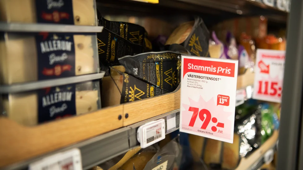 Priserna på mat har höjts på grund av ökade råvarukostnader.