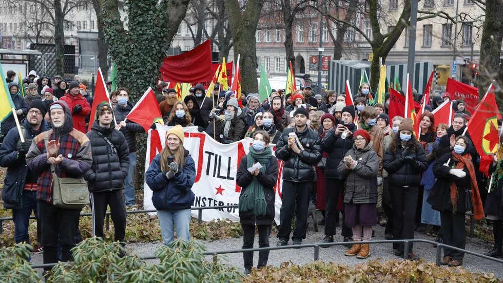 Demonstranter på Norra Bantorget som protesterar mot Turkiets president Recep Tayyip Erdogan och den svenska Natoanslutningen.