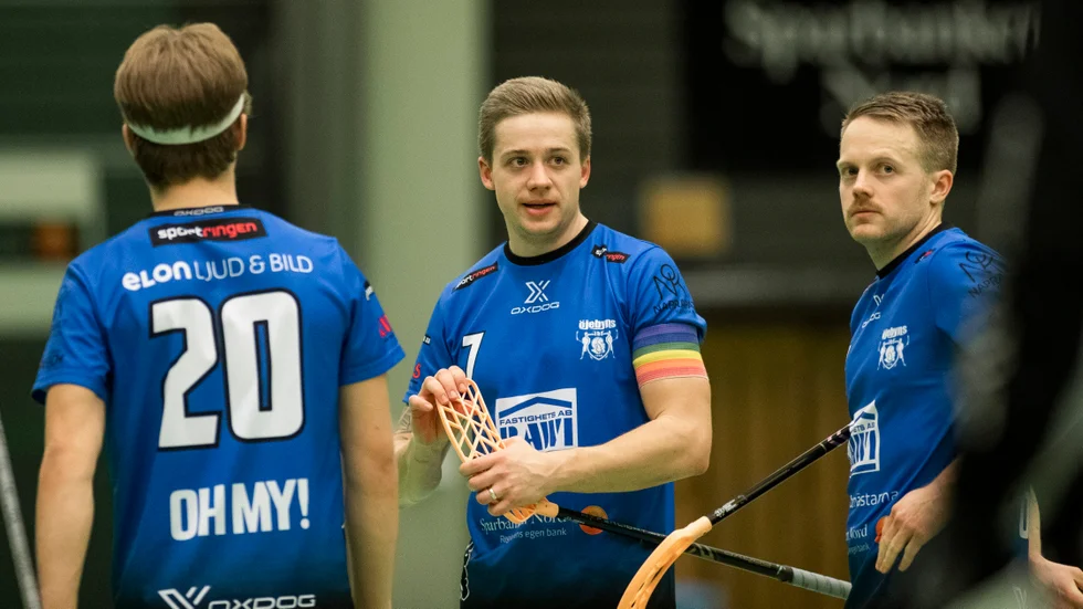 Erik Nilsson har bestämt sig: Matchen mot IBK Luleå blir hans sista. Därefter kommer han, liksom storebrorsan Tommy (till höger) att vara "innebandypensionär". (Arkivbild)