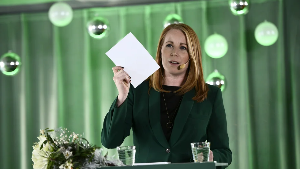 Centerpartiets Annie Lööf pratade i sitt jultal om protesterna i Iran men också i Kina där människor använt sig av vita pappersark som symbol för allt de inte får säga.