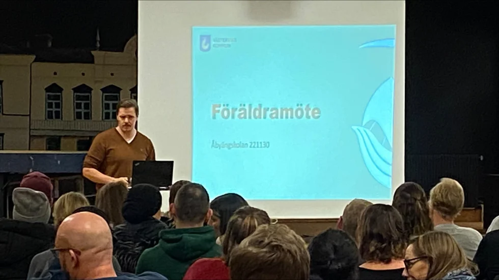 Föräldramöte på Åbyängskolan om den senaste tidens oroligheter bland ungdomar i Gamleby.