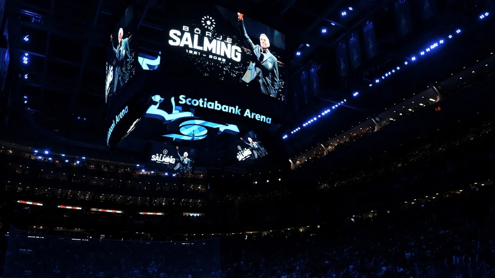 Torontos hemmaarena Scotibank Arena under hyllningen av Börje Salming natten till fredagen.