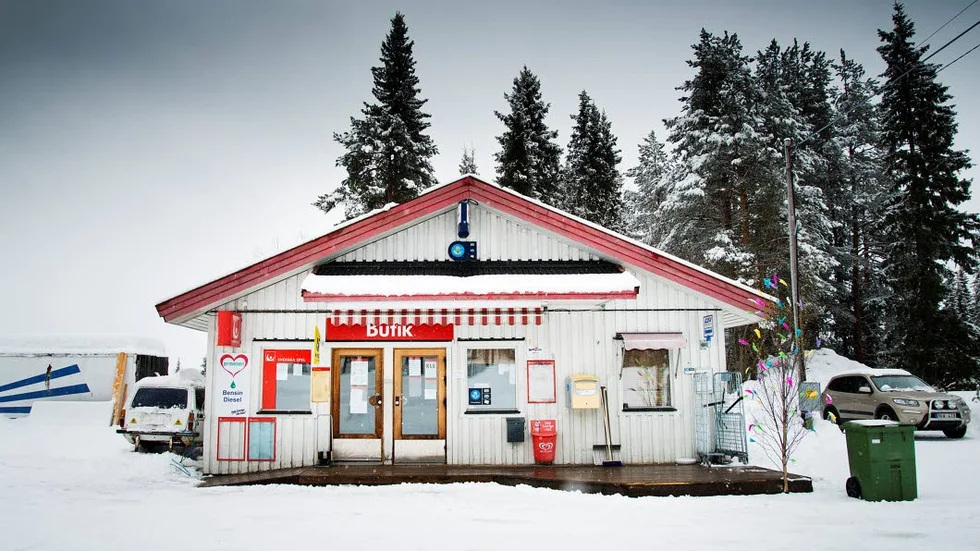 Samlingspunkt. I Ullatti har byborna bildat en ekonomisk förening som tagit över macken. Ambitionen är att macken ska bli en social knytpunkt i byn.