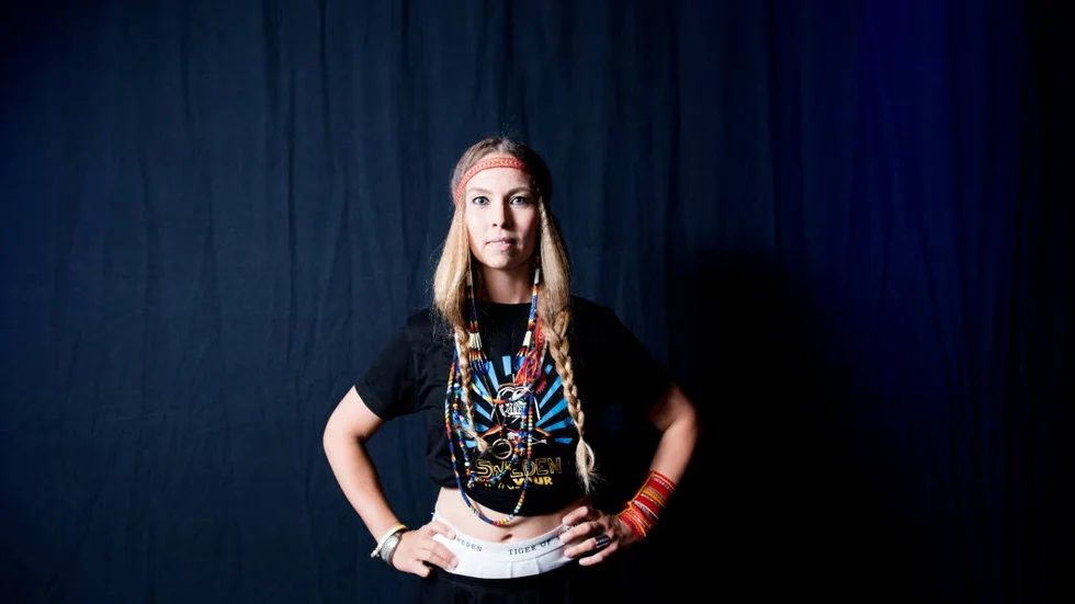 Nåjd. Sofia Jannok är en av de samiska skådespelarna i TV-serien Midnattssol. Insändarskribenten är kritisk mot att samiska skådespelare ställer upp på att förmedla en bild som sprider ett löjets skimmer över samer.
