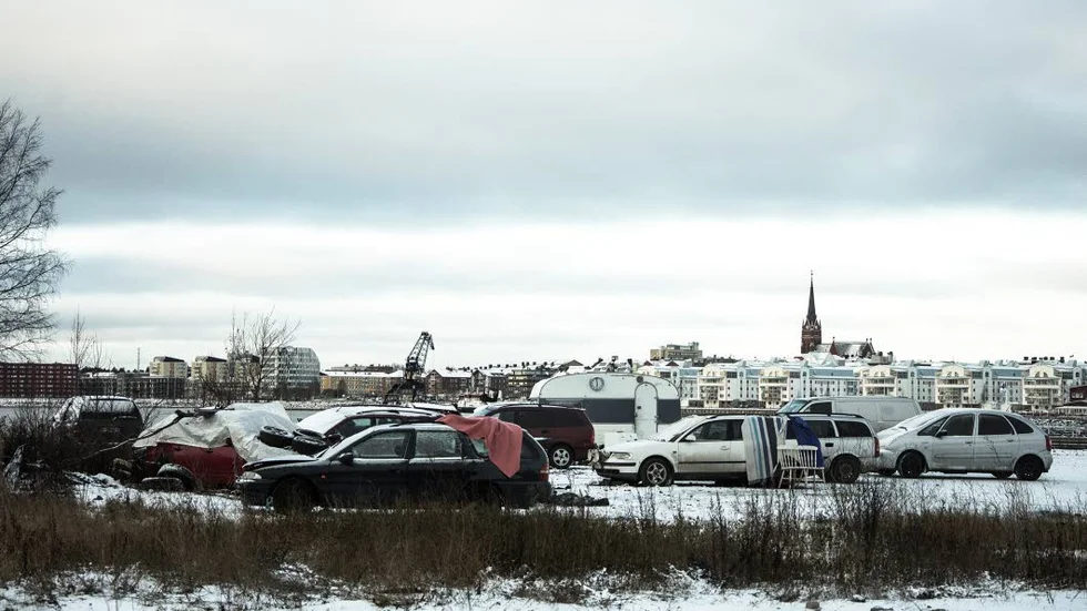 Blir avhysta. Innan veckans slut ska allt vara borta. Sedan kommer lastbilar och rensar upp. Även polisen kan bli inblandad.