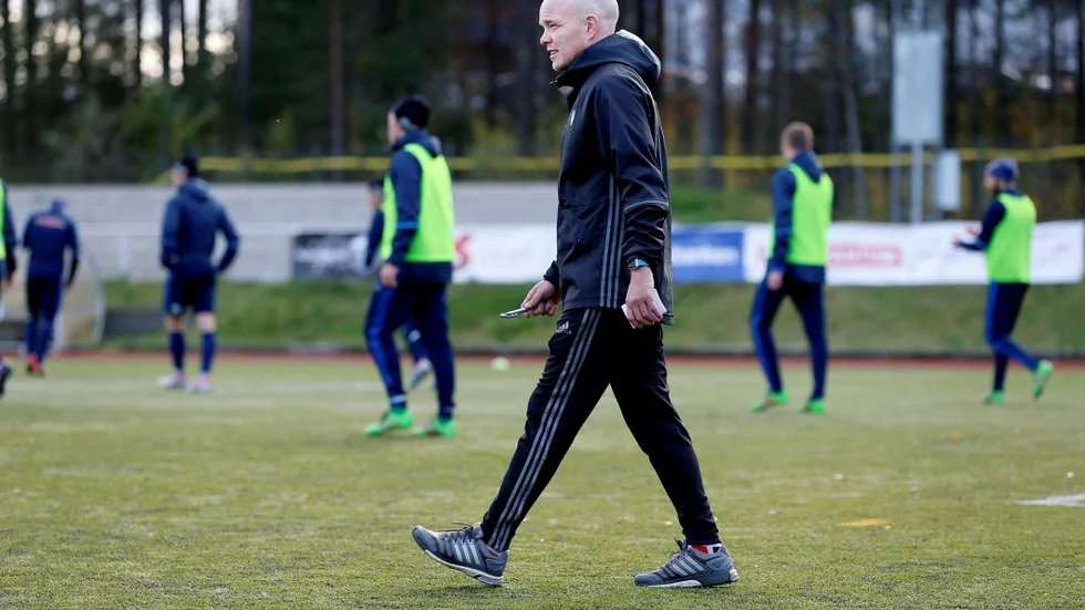 Kniven på strupen. Fredrik Waara och hans mannar står inför en ny måstematch när Carlstad United kommer till Luleå på söndag.