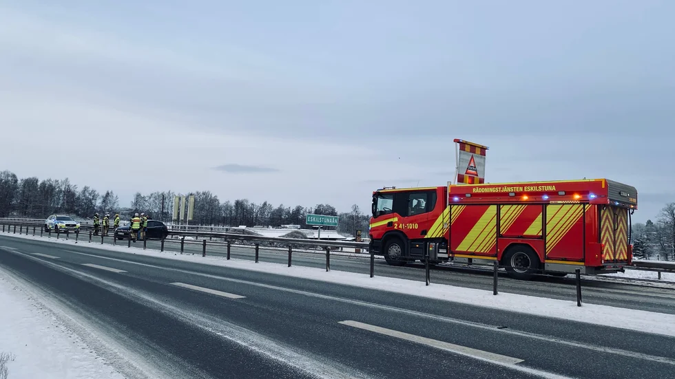 Räddningstjänsten fick rycka ut på en singelolycka på E20 under lördagsförmiddagen. 