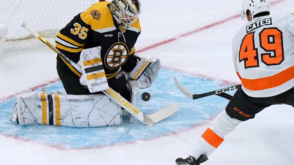Linus Ullmark storspelar i Boston.