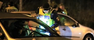 Passagerare kastade knark från bilen