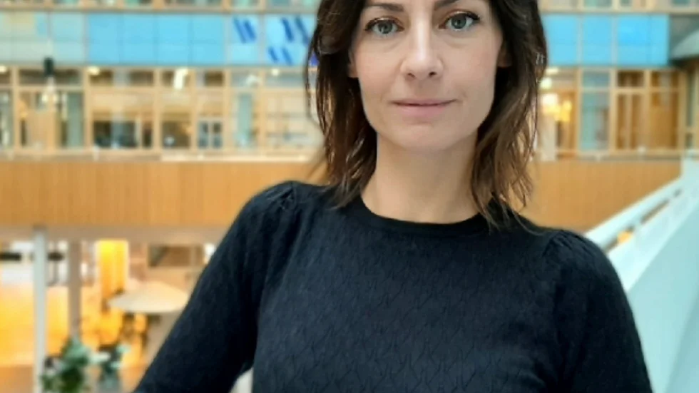 Sandra Mansour är konsumentrådgivare på Uppsala kommun och har noterat att en ny bedrägerityp blivit vanlig som riktar sig till de yngsta.