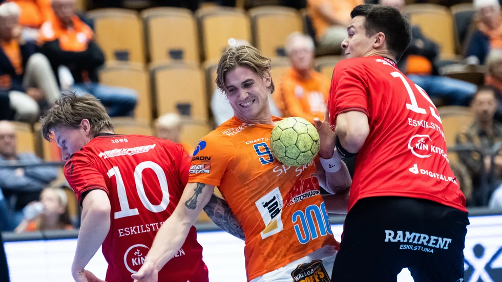 Robin Granlund som här syns i en duell med Kristianstads Anton Hallbäck tror på seger i tisdagens match mot Alingsås.