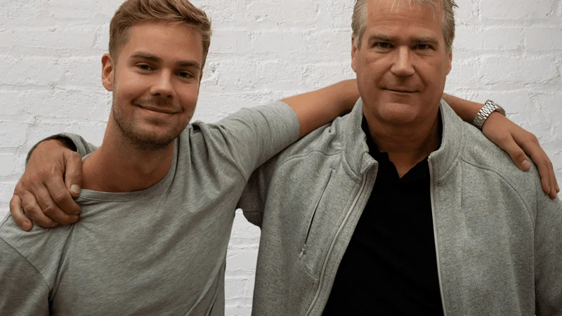 Better Foods Sweden är grundat av Oscar Glovéus och Magnus Glovéus. Far och son. Oscar Glovéus är kanske känd av några från fotbollens värld.