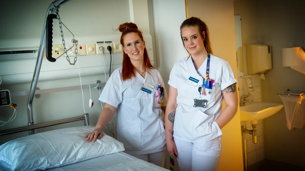 Victoria Hultberg och Rebecca Edberg har båda gått från att arbeta åt ett bemanningsföretag till att ta anställning i regionen.