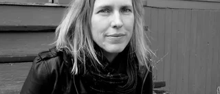 Flicka blir mamma till gravid mor och tjoande mormor