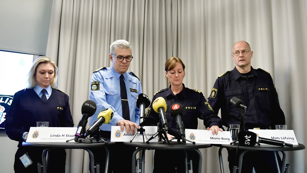 Bild från en pressträff med polisen 2019. Från vänster, Linda H Staaf, dåvarande chef för underrättelsenheten på Noa, rikspolischef Anders Thornberg, Marie Berg, chef för nationella bombskyddet samt Mats Löfving, dåvarande chef för Noa.