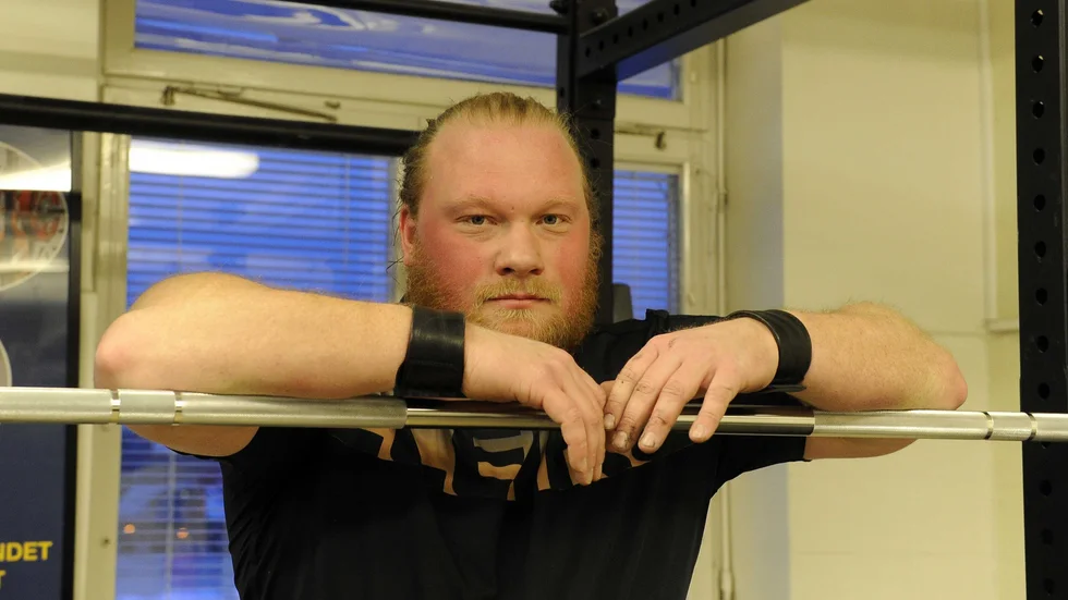Hampus Lithén missade EM i år på grund av att han var skadad. Nu missar han även VM, men det berodde på att han inte klarade kvalgränsen. "Det blir en konstig tävling när man dels försöker vinna SM, dels klara kvalgränsen till VM" säger han.