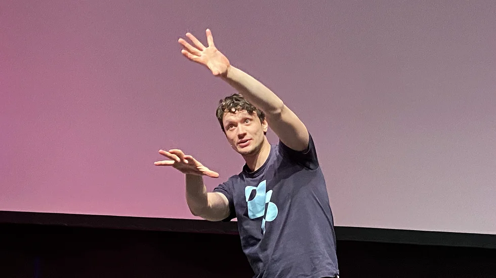 OS-guldvinnaren och världsrekordhållaren Nils van der Poel huvudtalade vid innovationskonferensen Mishmash på Studio Acusticum.