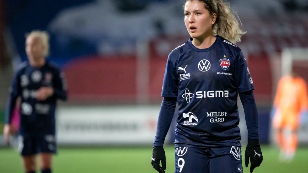 Rosengårds Loreta Kullashi (på bilden) och klubbkamraten Angel Mukasa lämnade U23-landslagets samling på eget bevåg. Nu väntar en utredning av det inträffade. Arkivbild.