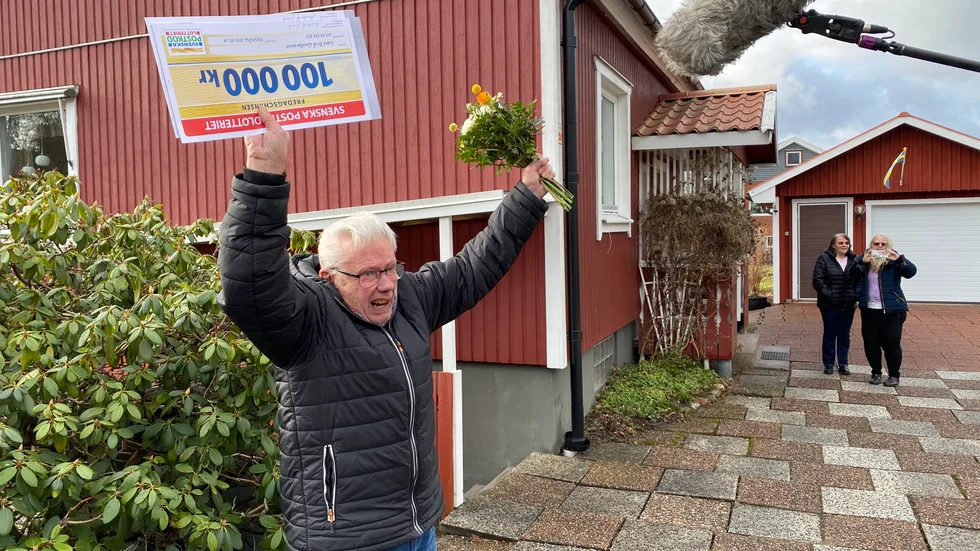 Så här jublande glad blev Lars-Erik Gustavsson efter att ha vunnit 200 000 kronor.