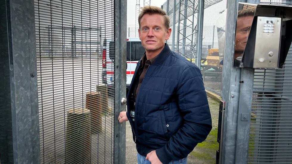 Alla bostadsrum i de nya husen på Kriminalvårdens anstalt i Skänninge är förberedda för dubbelbeläggning, enligt chefen Emil Ahlquist.