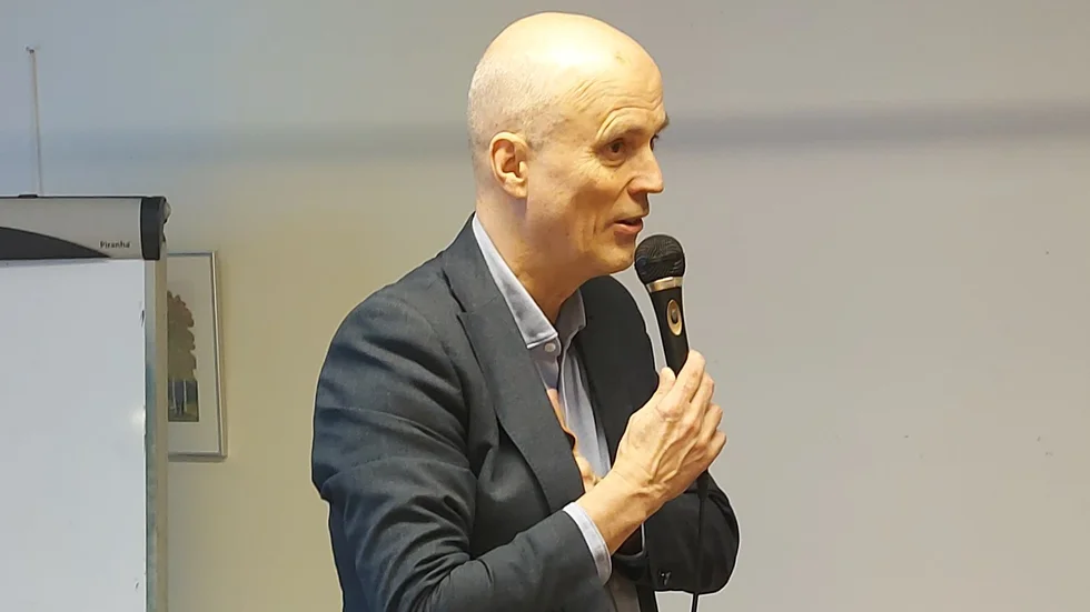 Roger Keisu, Swedbank, föreläste om digitala banktjänster och bedrägerier mot äldre.