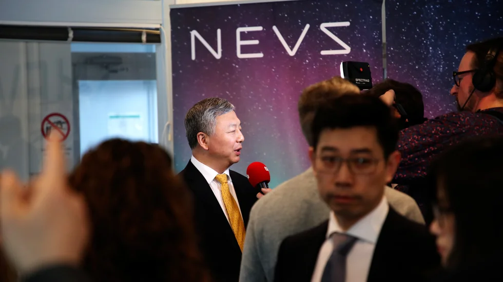 Nevs grundare Kai Johan Jiang under en pressträff på fabriken i Trollhättan 2018. Arkivbild.