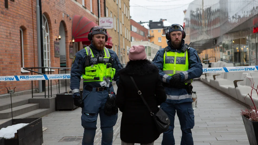 Avspärrningarna vaktades av ordningsvakter.