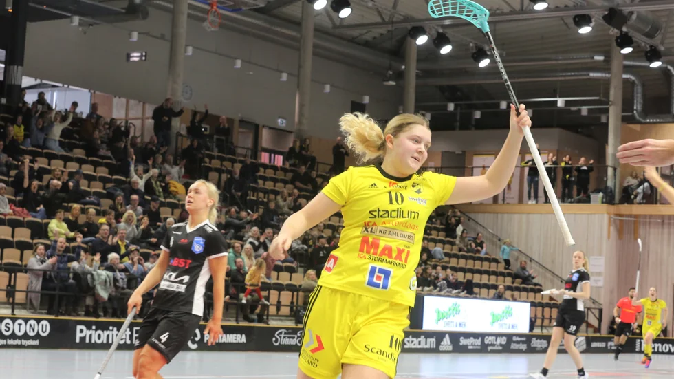 Endres Tilde Hållstam jublar efter att av sina mål mot Nacka.