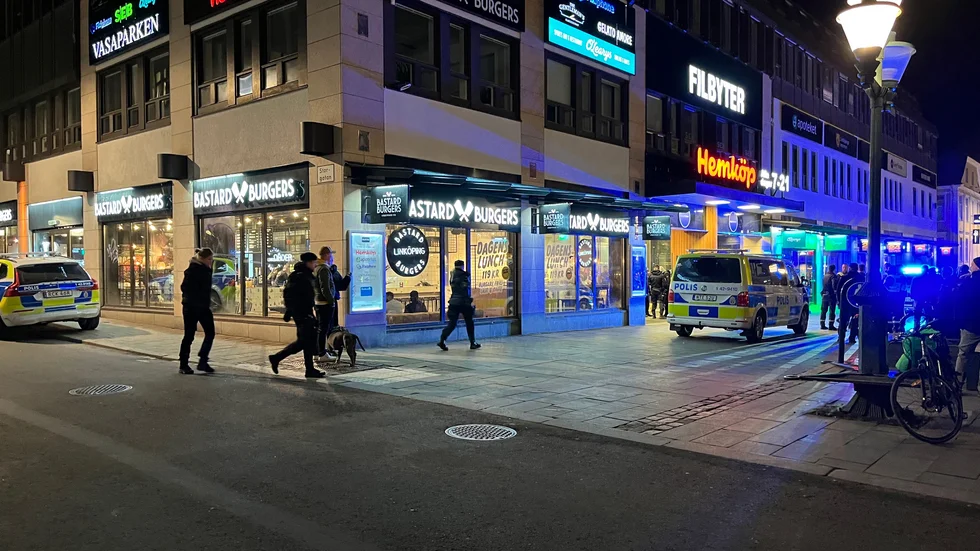 Polispådrag efter ett bråk på Stora torget på lördagskvällen. 