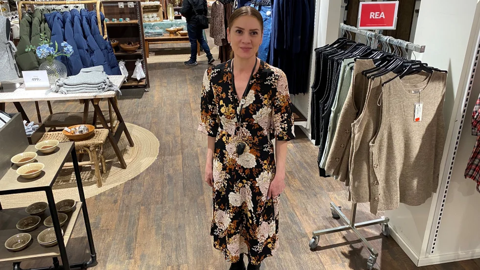Butikschefen Moa Cero är nöjd och glad att Indiskas butik på Svartbäcksgatan blir kvar: " Även om man hoppats och trott att vi skulle bli kvar har man inte kunnat veta säkert. Det besked som vi fått nu är jätteglädjande och positivt".