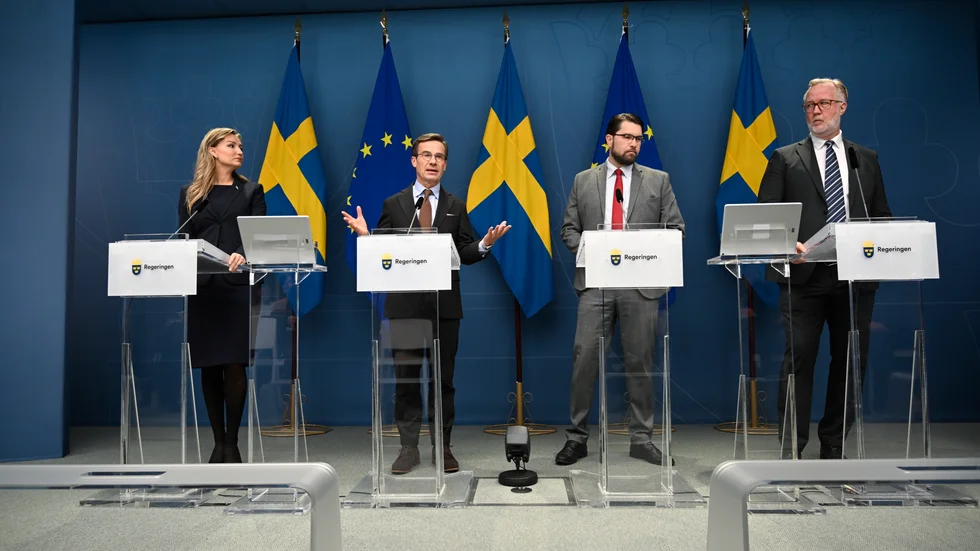 Skribenten skriver om Sverigedemokraterna, Tidöavtalet och hur tidigare hårda linjer har tunnats ut.