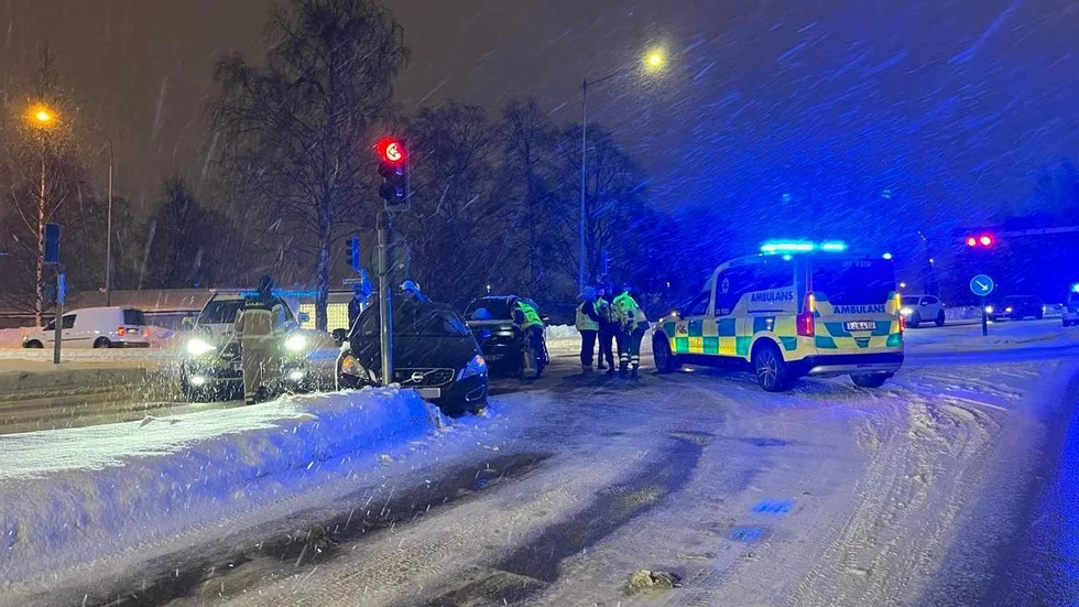 Två personbilar krockade i centrala Luleå på onsdagseftermiddagen.