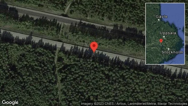 Personbil stillastående på E18