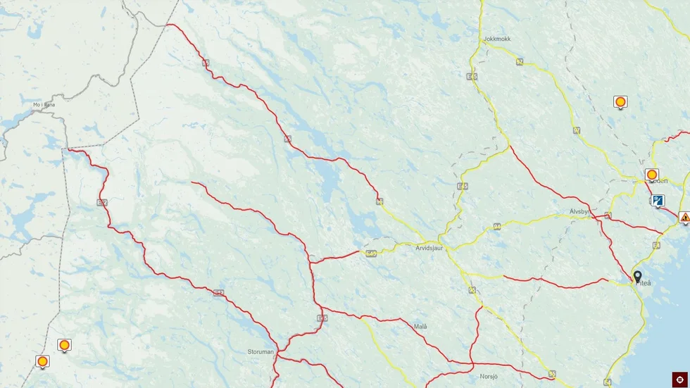 Röd markering innebär att det är mycket besvärligt väglag. Gul markering innebär att det finns risk för besvärligt väglag.