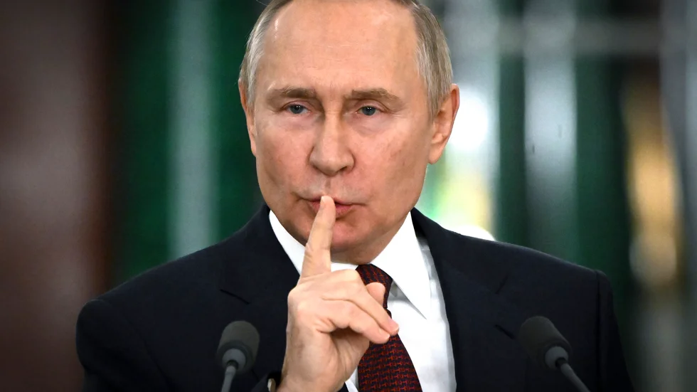 Rysslands president Vladimir Putin använde ordet "krig" om Ukrainakriget vid en presskonferens på torsdagen.