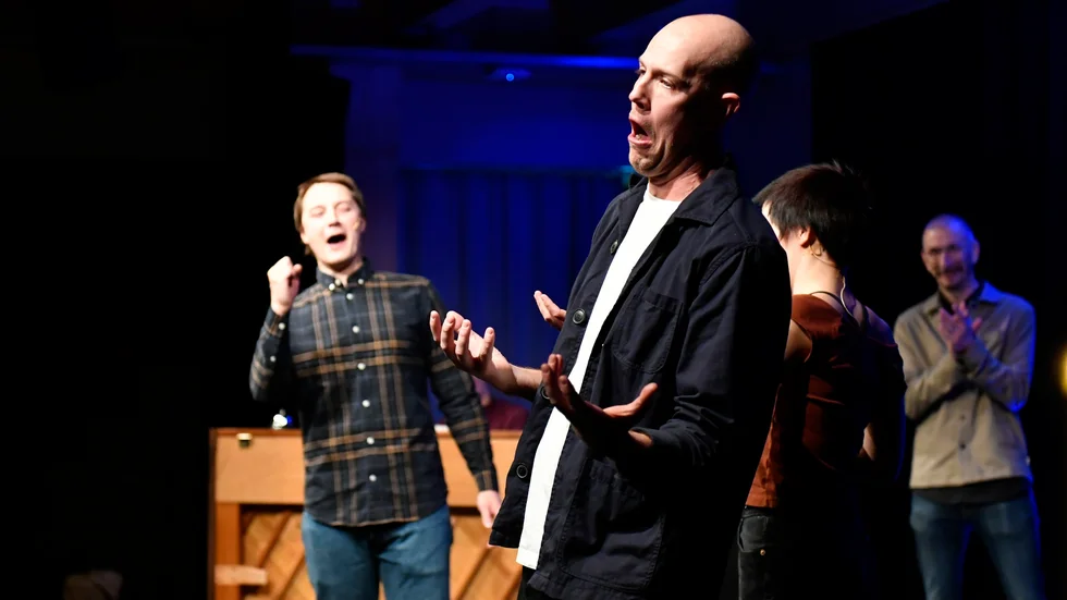 Olov Häggmark tog ton på Social Impro Club.