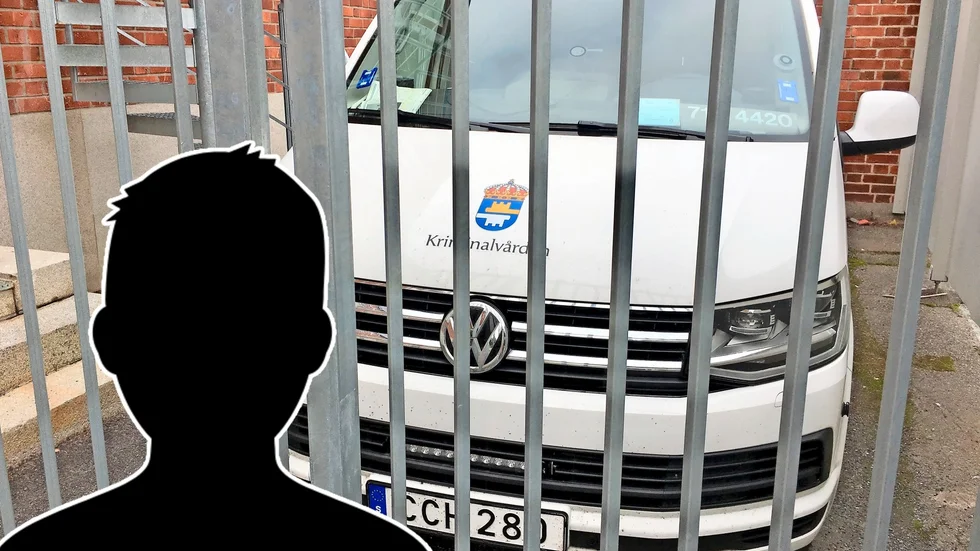 Den 41-årige mannen misstänks för att, i den egna bostaden, ha gått att angrepp mot kvinnan. Nu sitter han häktad för misshandel.